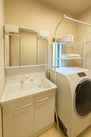 ゆとりの洗面スペースで朝の身支度もスムーズに