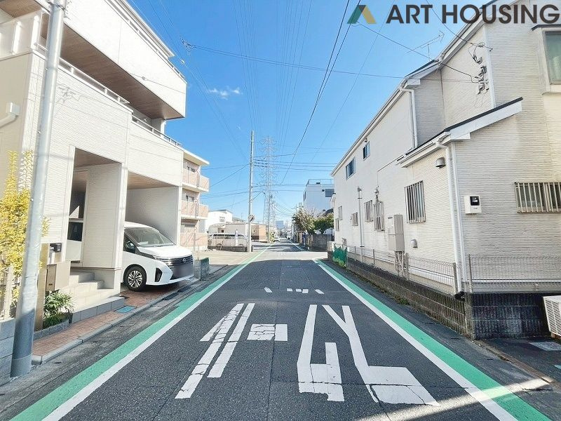 前面道路含む現地写真です