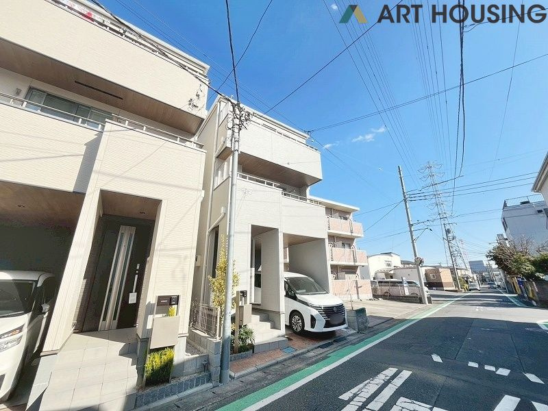 前面道路含む現地写真です