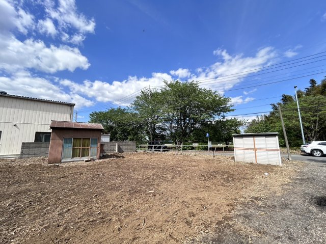 土地面積ひろびろ215坪！資材置き場・駐車場用地としていかがでしょうか！東側公道4ｍ！お気軽にお問い合わせください！