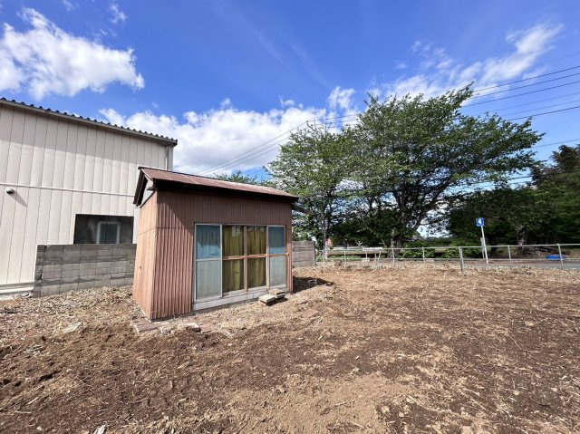 土地面積ひろびろ215坪！資材置き場・駐車場用地としていかがでしょうか！東側公道4ｍ！お気軽にお問い合わせください！