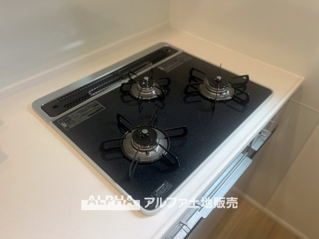 【gas　stove】◆ガスコンロ◆使い勝手に配慮されたガスコンロを備えたキッチン。火力調整がしやすく、毎日の調理がスムーズに進み、家事の時間を心地よく支えてくれます