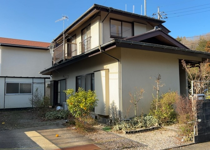 隣家の土地はどうなっているのか、生活利便施設が近くにあるのか、学校まで近いかなど、お客様のライフスタイルにあわせたイメージが重要です。また、近くにあると困る施設が近くにないかも確認するといいでしょう。