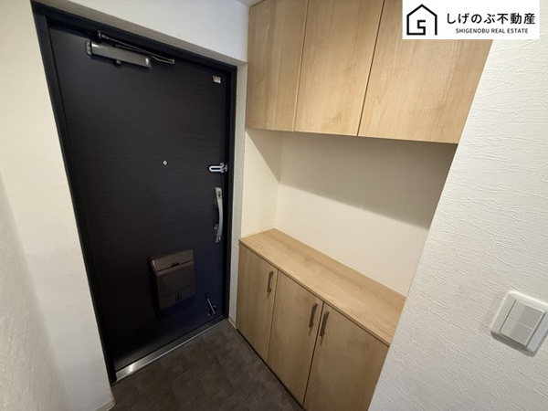 【草津市　西渋川2丁目　レックスアルティ草津の玄関】