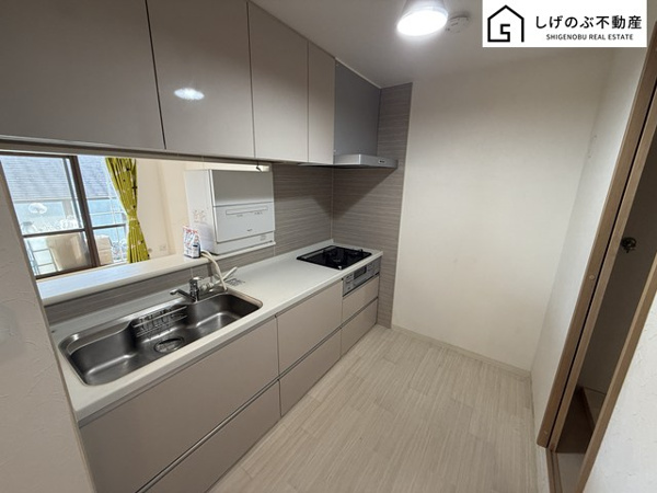 【草津市　西渋川2丁目　レックスアルティ草津のキッチン】