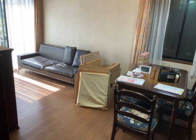 L型アイランドタイプは、キッチンからダイニングにもリビングにも目が行き届くので、とても使いやすい配置です。L字型独立タイプは、キッチンを独立させてるためLDKというよりもLDといった様なイメージです。