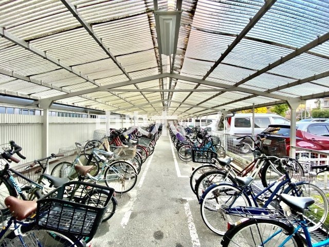 【自転車置き場】最新の空き状況や費用などの詳細は担当スタッフまでお問い合わせください。