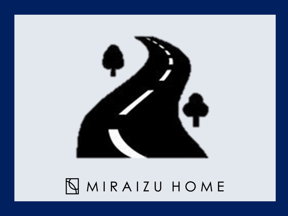 ■周辺交通量少なめ■　前面道路は車通り少なめで広々としていますので駐車が苦手な方でも焦らずに駐車出来ます。静かで小さなお子様のいるご家庭にも安心な立地となっています。