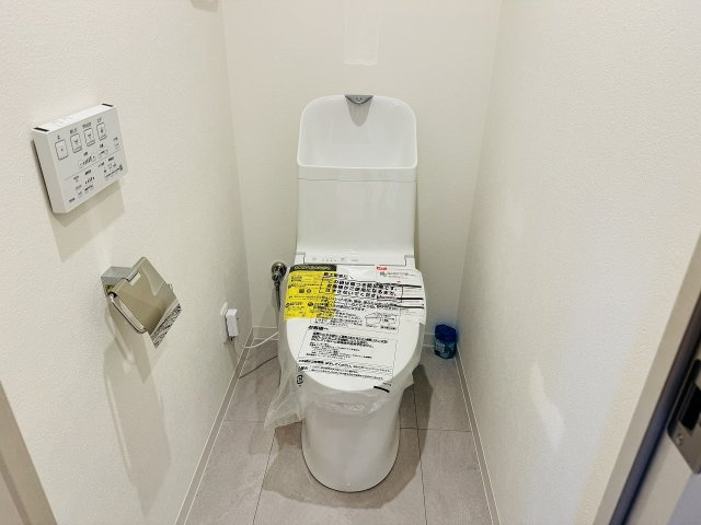 ～新規交換済、暖房温水洗浄機能付きトイレ　冬場は特に嬉しい機能ですね～