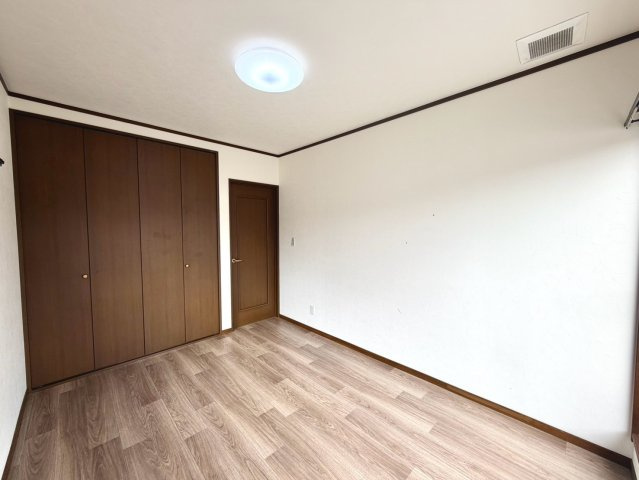 洋室6帖・収納付きで、お部屋がすっきり片付きます。