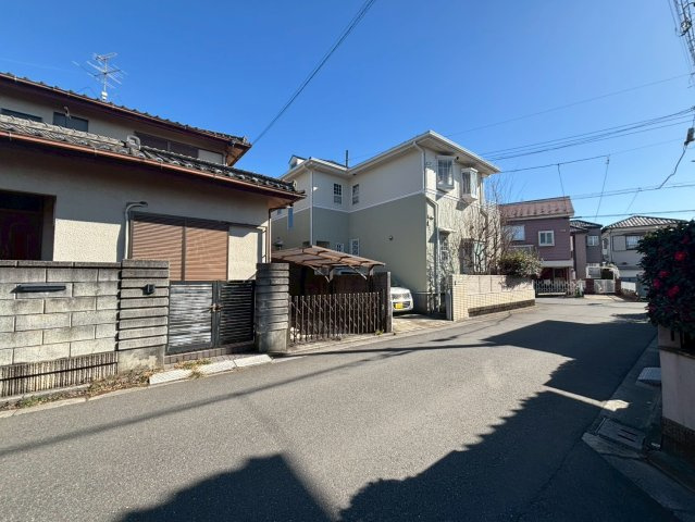 交通量の少ない前面道路は、小さなお子様のいるご家庭でも安心です！