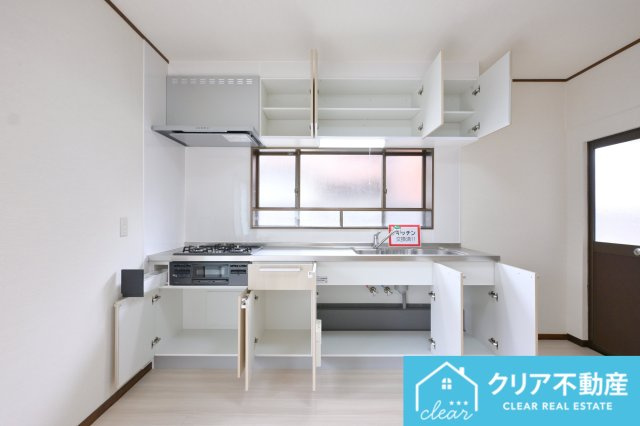 収納たっぷりのキッチンは深いお鍋やホットプレートも収納できちゃいます♪