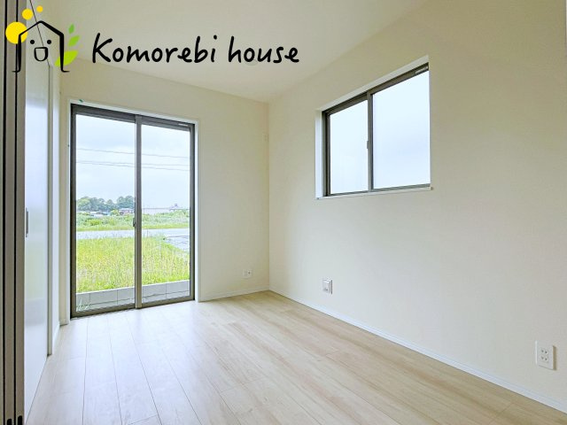 明るい洋室です