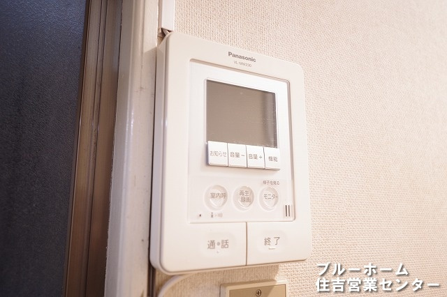 TVモニター付きのインターフォンで防犯面安心♪