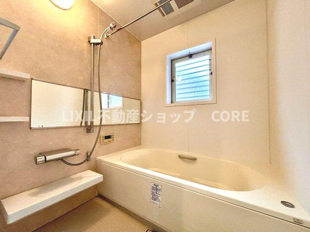 一日の疲れを癒す浴室は広々1坪以上！雨の日のお洗濯にも大活躍な浴室乾燥機付！