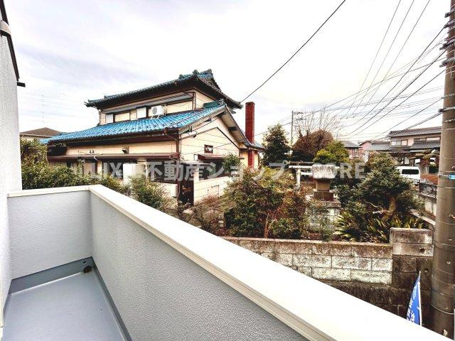 気持ちのいい空が見渡せる広いバルコニー。通風・採光にも優れ、心地よい光と風があふれています。