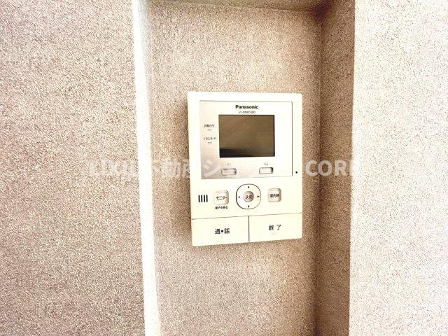 「見える安心」をカタチにしました。誰が来てもわかる様にモニター付きインターホン！