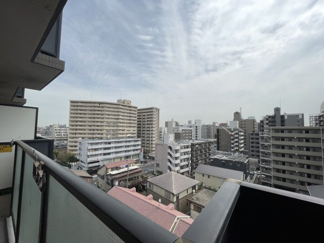前面棟無しで南向きのバルコニーは、陽当たり・通風・眺望良好です。　