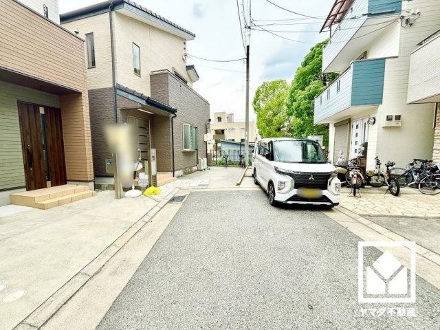 エコキュート搭載。ヒートポンプ技術で効率よくお湯を沸かすため、電気代がお得になります。火を使わないので安全性が高く、断水時にも貯めてあるお湯を生活用水として使用することができます。