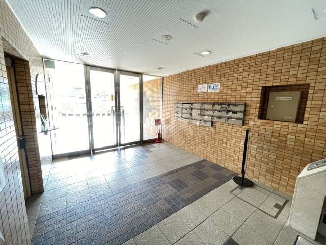 マンションの顔でもある、高級感漂うエントランス。　
