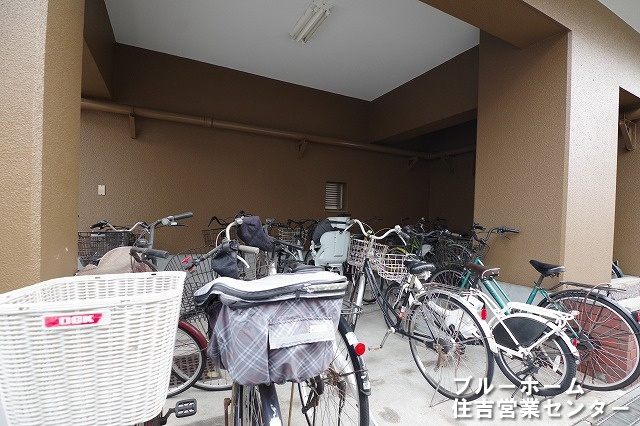 屋内にある駐輪場です！