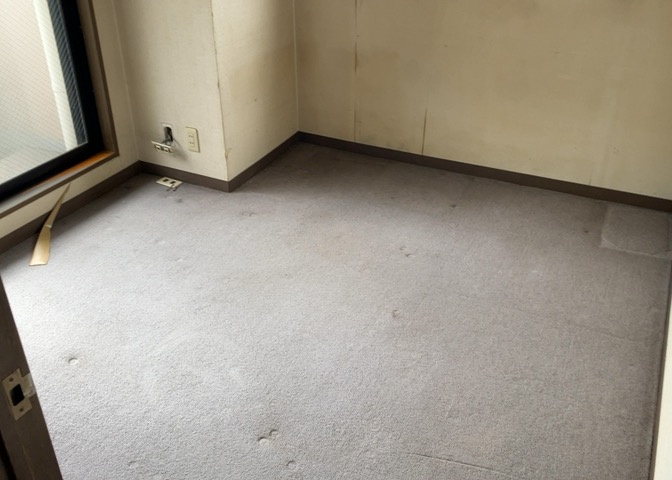 洋室のメリットは重い家具が置きやすく、身の回りが整理しやすいことです。　床がフローリングのため畳とは異なり凹みにくいです。　クローゼットなど収納が豊富で、普段使わない旅行カバンや服の整頓も簡単にです。