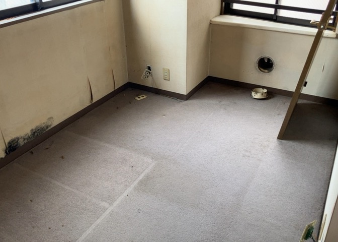 寝室でゆっくりと過ごすためにはベッド周りの適度な空間を担保することや窓の位置、照明の明るさ、寝室の広さなどを考える必要があります。自身や家族の構成とライフスタイルに併せて寝室にする部屋を選びましょう！