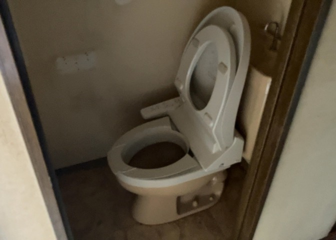 トイレは大きさや形、機能、抗菌性などが異なる多種多彩なタイプが各メーカーから出ています。それぞれに良さがあるため、事前にどういったタイプのトイレがいいのかをご家庭内で決めて、内見に行くといいでしょう。