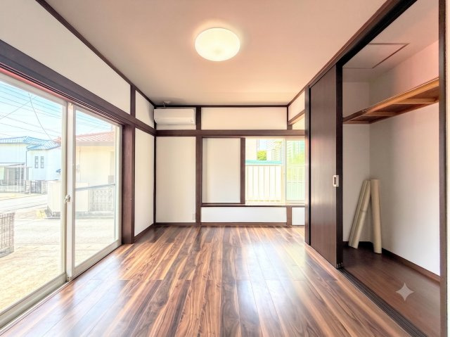 ◆柔らかい陽光が差し込む明るいお部屋を演出する設計。彩光の取れる窓が気持ちの良いお部屋を創り上げます。
