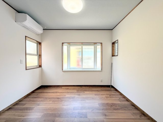 ◆気持ちの良い風が室内へ入り込む居室。家具を配置しても広々ご利用いただけます！！