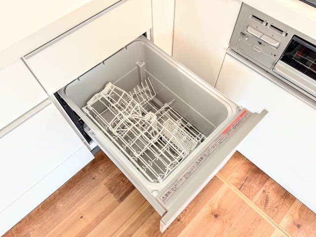 ◆食後の食器洗いは食洗機にお任せ！ご家族と団らんの時間を。家事の時短に効果大の食洗器付き。高温洗浄、節水効果もございます。