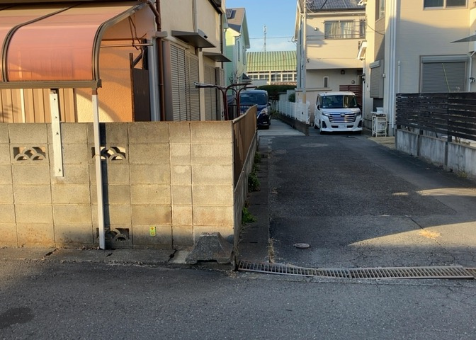 家を建てる前提で土地を探している場合、地盤の丈夫さは譲れない条件の一つです。地盤が脆弱だと追加工事が必要となります。また、過去に地盤沈下や液状化現象を起こした土地は、できるだけ避けた方がいいでしょう。