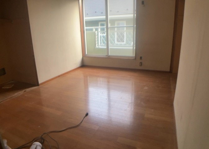 洋室のメリットは重い家具が置きやすく、身の回りが整理しやすいことです。　床がフローリングのため畳とは異なり凹みにくいです。　クローゼットなど収納が豊富で、普段使わない旅行カバンや服の整頓も簡単にです。