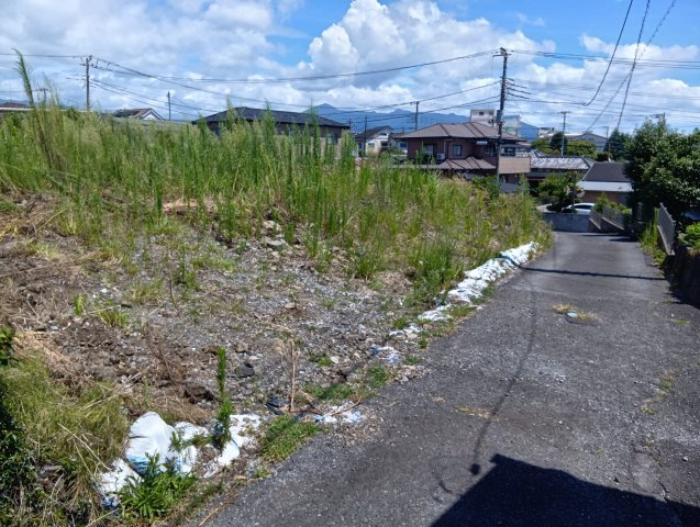 敷地間口が約13ｍあります。車の出入りがスムーズに行えます。