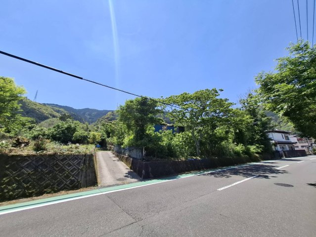 山々を望む開放感ある立地。静かな環境をお求めの方へ。
