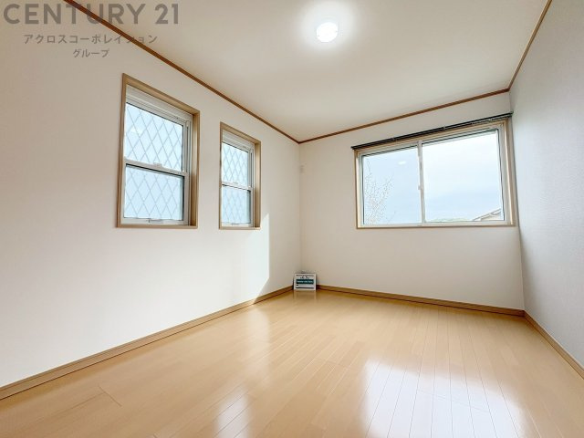 創造性や成長を促す遊びの空間を提供。学習や趣味に集中できる環境を整えます。個別のプライベートスペースは自己表現と自立心を育み、心地よい睡眠環境を整えリラックスできる場所を提供。　