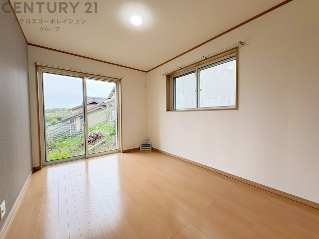 リラックスできるプライベート空間で、快適な睡眠をサポート。個人の好みに合わせたインテリアや寝具で心地良さを追求。プライベートな時間を過ごし、リフレッシュする場所におすすめです。　