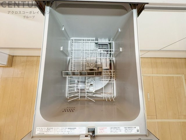 手洗いに比べて時間や労力を節約できることです。また、高温のお湯で洗浄されるため、雑菌や細菌を殺菌する効果もあります。さらに、乾燥機能があるため、手で拭く手間も省け衛生的に保管できます。　