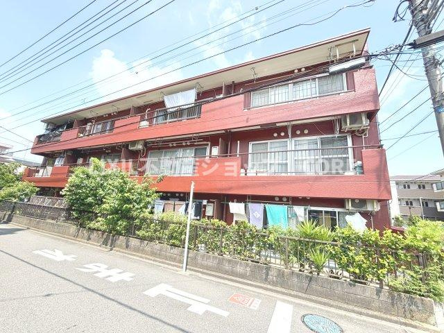 スーパーやドラッグストアなどの買い物施設が近くにあり、生活便利な立地になります！