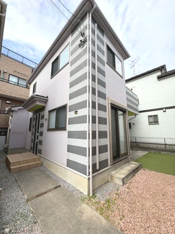 全居室に収納がある4LDK！キッチン・洗面・浴室がまとまった水回り動線で、家事の移動もスムーズです。リビングを通って階段へ、家族が顔を合わせやすい間取りです。