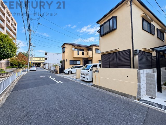ＪＲ立花駅徒歩10分、阪急武庫之荘駅へは自転車でのアクセスが便利です。