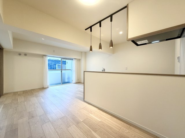 ご主人と話せていますか。対面式キッチンで夫婦でコミュニケーションしませんか。お料理を創りながら…。お料理の時間は夫婦の時間。おいしい時間。そこが対面式キッチンの才能です。