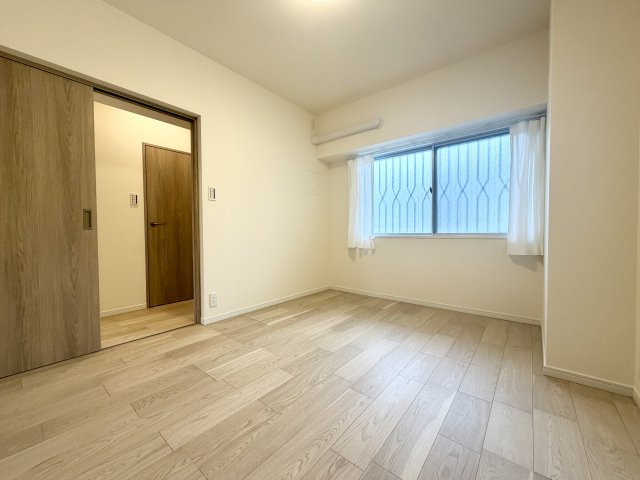 整然とした空間演出、快適な理想の暮らしの実現は家のみの拘りではなく、そこで暮らす方々にとって素敵な環境であることも挙げられると思います。四季折々の変化が奏でる鼓動を楽しんで下さい。