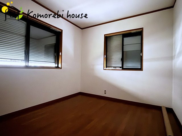 2面採光の洋室は、寝室・子ども部屋・ワークスペースなど多用途に使える自由度の高い空間。家具の配置もしやすく、暮らしに合わせて柔軟に活用できます。