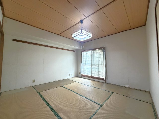 北側の約8帖の和室です