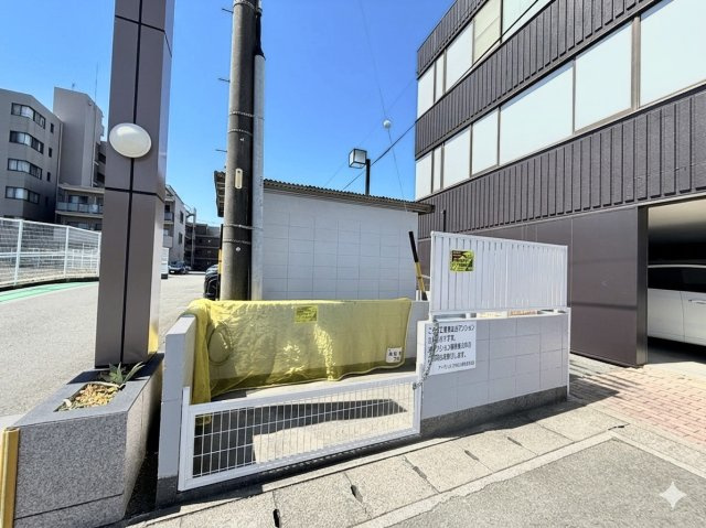 敷地内ごみ捨て場完備。