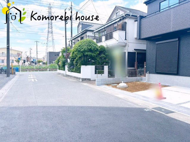 前面道路含む現地写真です