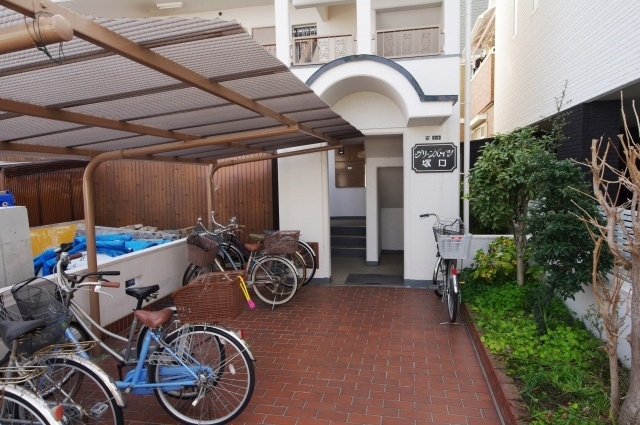 駅近・角部屋・南向き・価格　という、中古マンションで人気の条件が揃ったおすすめのお部屋です。ぜひ実際の日当たりや眺望をご覧ください。