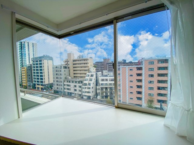 大きく開放的な窓サッシが嬉しい！