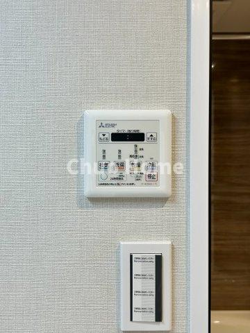 【浴室乾燥機】暖房・冷風・換気・乾燥が可能です。毎日を快適に過ごせるうれしい機能が揃っています。雨の日の洗濯物も安心です。